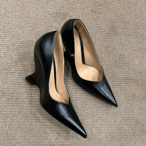 Spring New Black Strange Style Women Pumps Pointed Toe Female Retro French High Heels